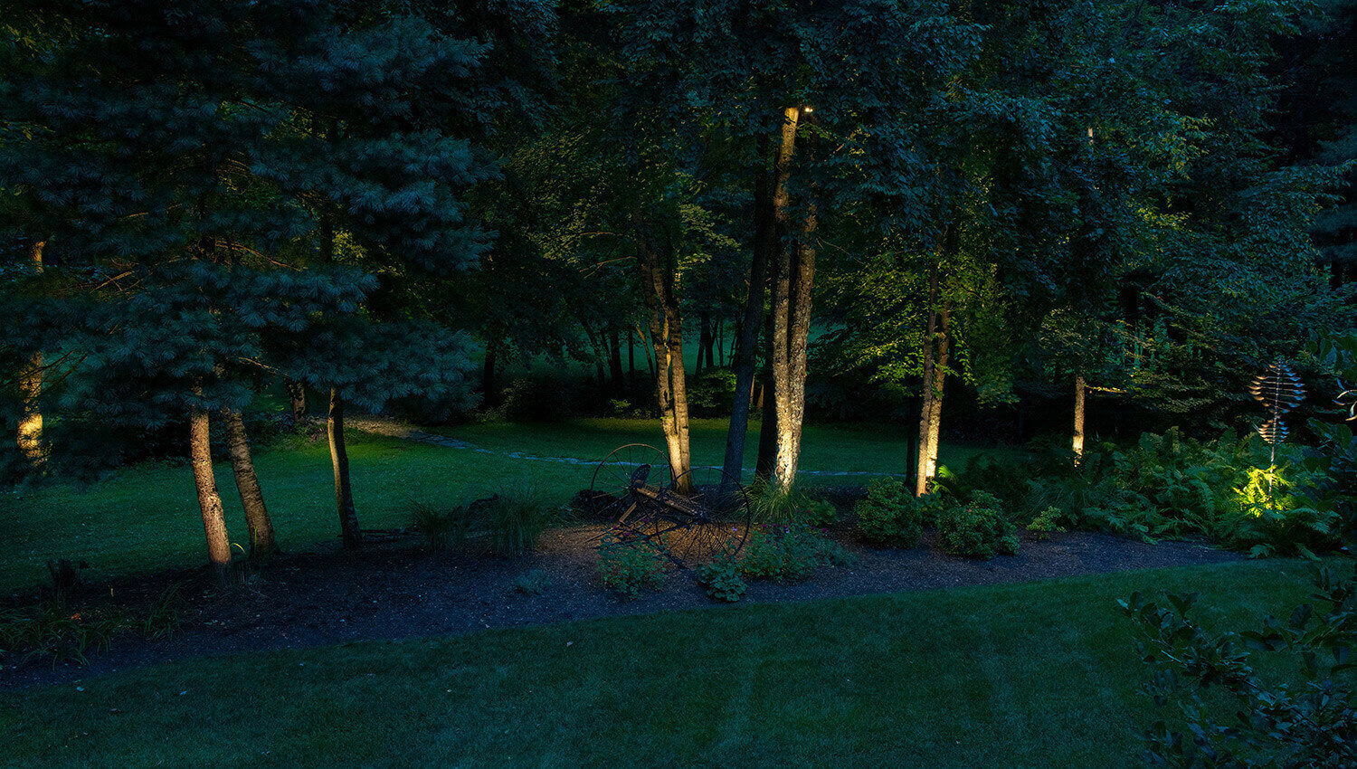 About Commonwealth Landscape Lighting